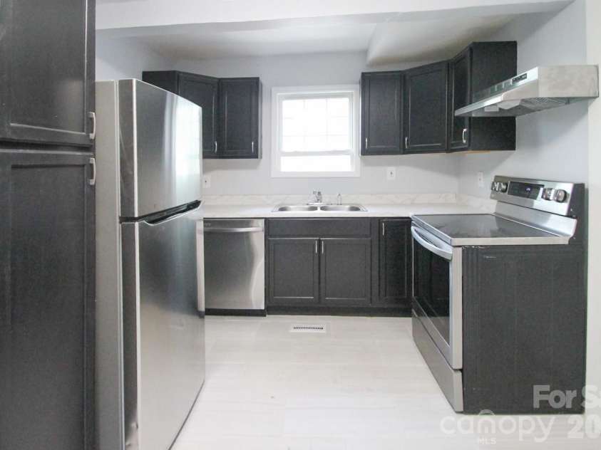 107 Pine Street, Chester, SC 29706.  MLS# CAR4353000, YatesRealty ID 4117. 