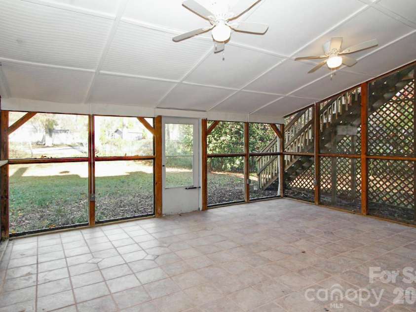 107 Pine Street, Chester, SC 29706.  MLS# CAR4353000, YatesRealty ID 4117. 