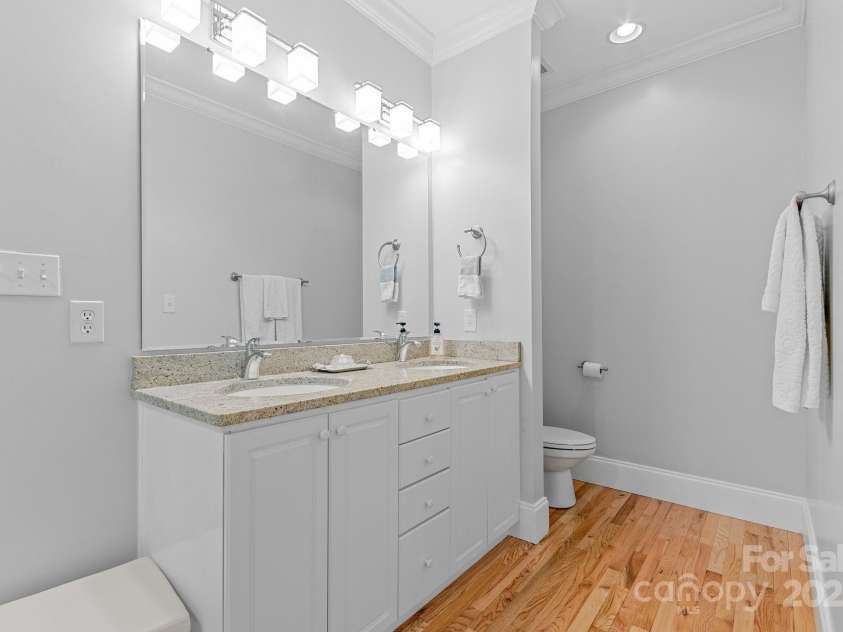 155 Lexington Avenue, Asheville, NC 28801.  MLS# CAR4167593, YatesRealty ID 4117. 