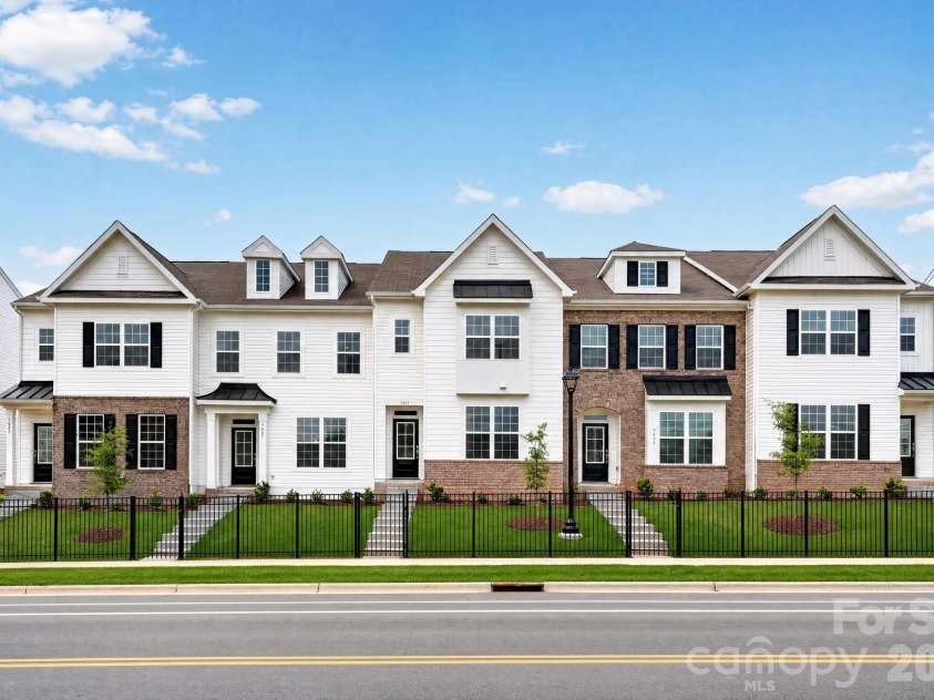 9427 Old Dowd Road, Charlotte, NC 28214.  MLS# CAR4409018, YatesRealty ID 41175. 