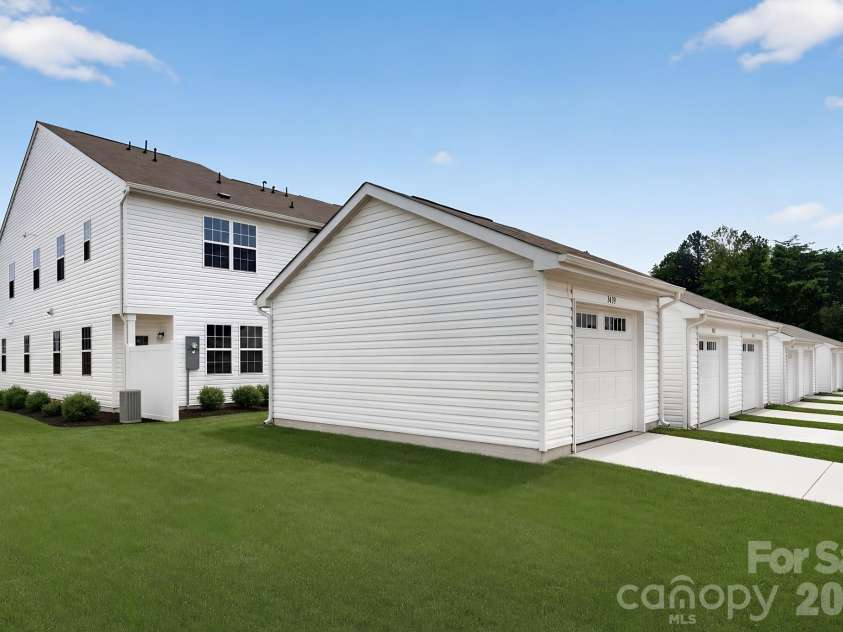 9427 Old Dowd Road, Charlotte, NC 28214.  MLS# CAR4409018, YatesRealty ID 41175. 