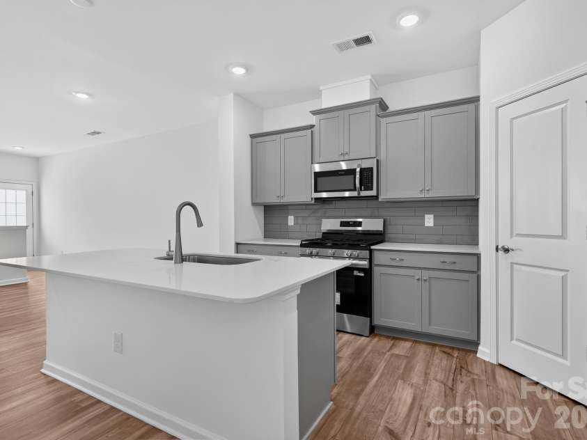 9427 Old Dowd Road, Charlotte, NC 28214.  MLS# CAR4409018, YatesRealty ID 41175. 
