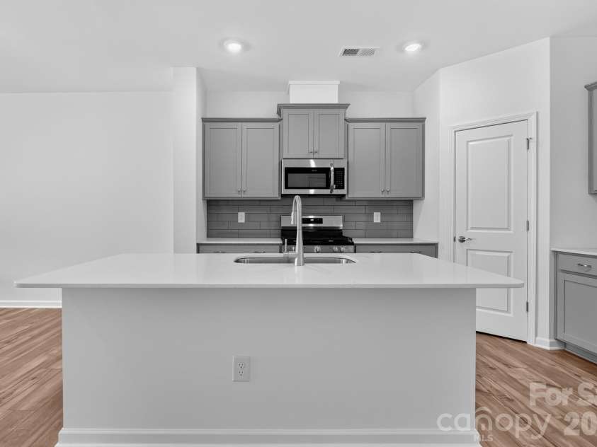 9427 Old Dowd Road, Charlotte, NC 28214.  MLS# CAR4409018, YatesRealty ID 41175. 