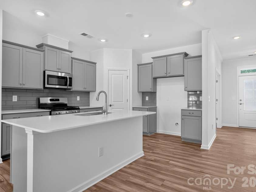 9427 Old Dowd Road, Charlotte, NC 28214.  MLS# CAR4409018, YatesRealty ID 41175. 