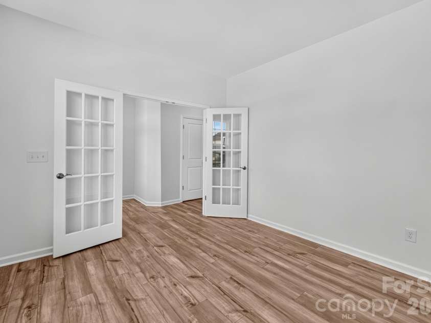 9427 Old Dowd Road, Charlotte, NC 28214.  MLS# CAR4409018, YatesRealty ID 41175. Study