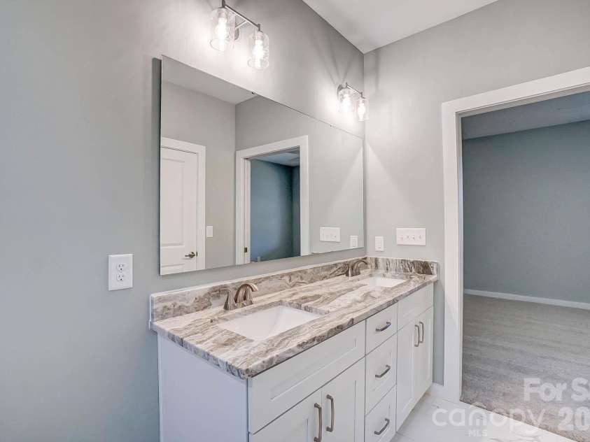 1529 28th Street Place, Hickory, NC 28602.  MLS# CAR4408984, YatesRealty ID 41178. 