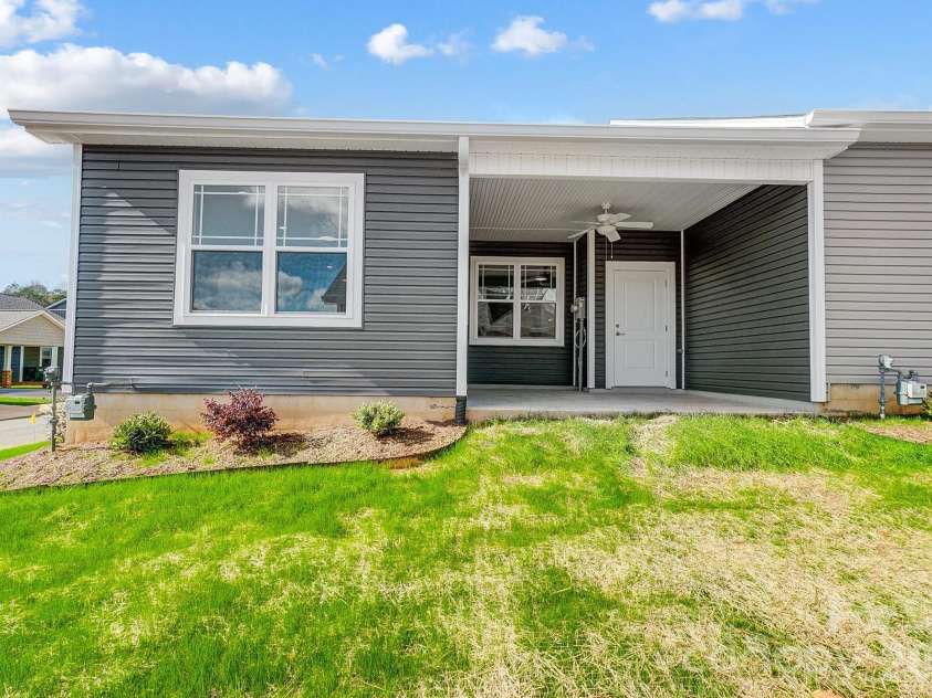 1529 28th Street Place, Hickory, NC 28602.  MLS# CAR4408984, YatesRealty ID 41178. 