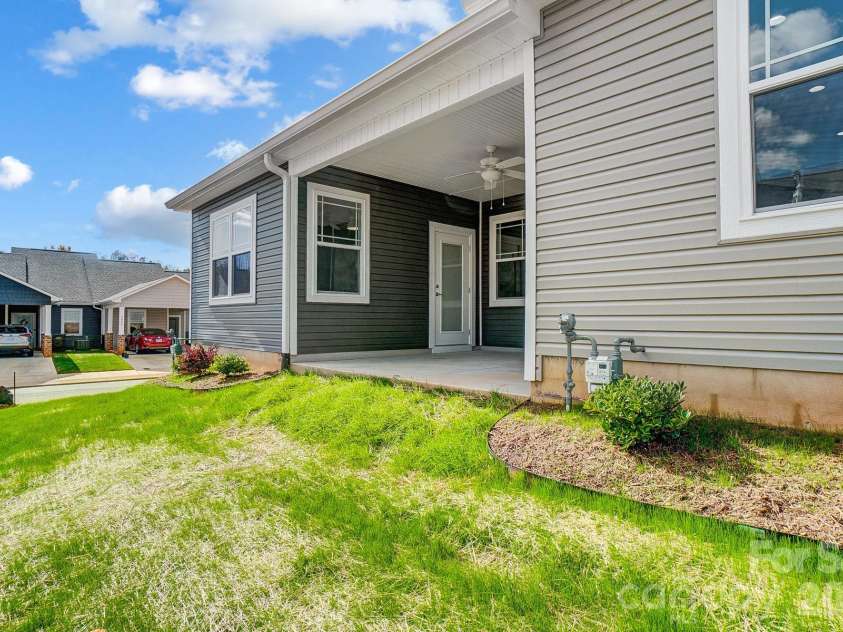 1529 28th Street Place, Hickory, NC 28602.  MLS# CAR4408984, YatesRealty ID 41178. 