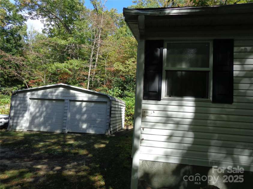 89 Blue Mountain Road, Fairview, NC 28730.  MLS# CAR4309479, YatesRealty ID 4118. 