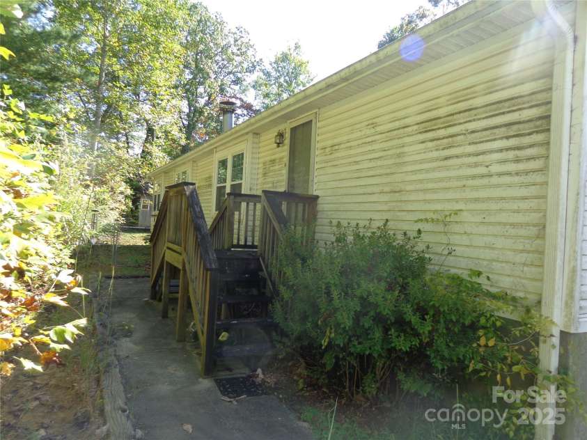 89 Blue Mountain Road, Fairview, NC 28730.  MLS# CAR4309479, YatesRealty ID 4118. 