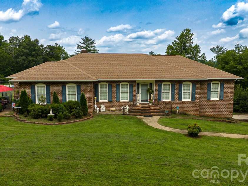 100 Oakridge Drive, Morganton, NC 28655.  MLS# CAR4406436, YatesRealty ID 41182. 