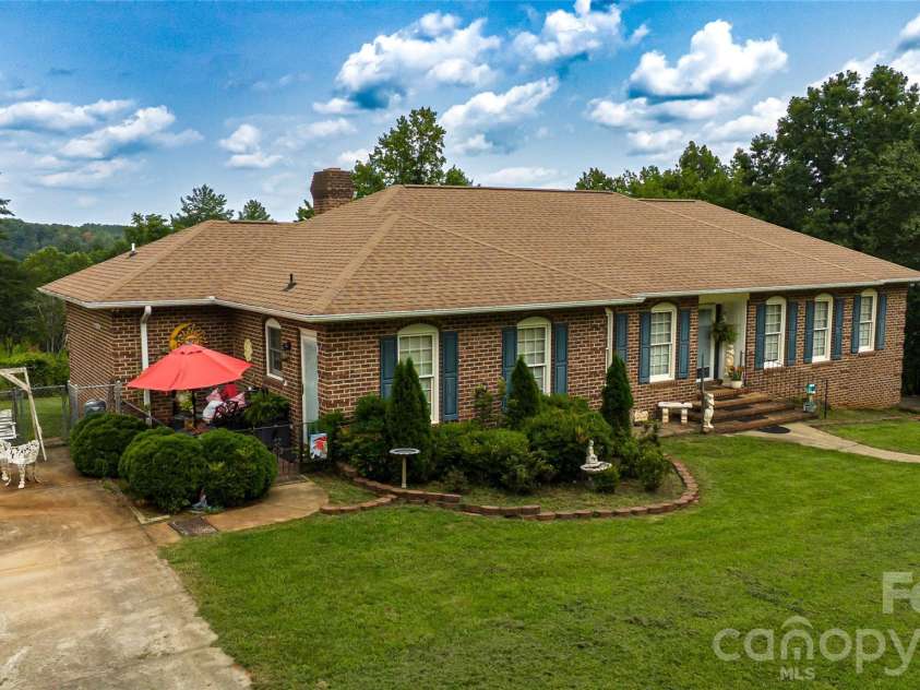 100 Oakridge Drive, Morganton, NC 28655.  MLS# CAR4406436, YatesRealty ID 41182. 