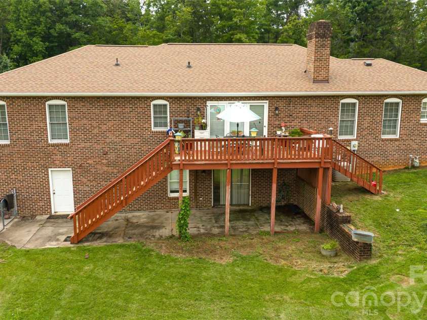 100 Oakridge Drive, Morganton, NC 28655.  MLS# CAR4406436, YatesRealty ID 41182. 