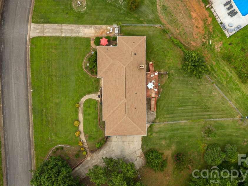 100 Oakridge Drive, Morganton, NC 28655.  MLS# CAR4406436, YatesRealty ID 41182. 