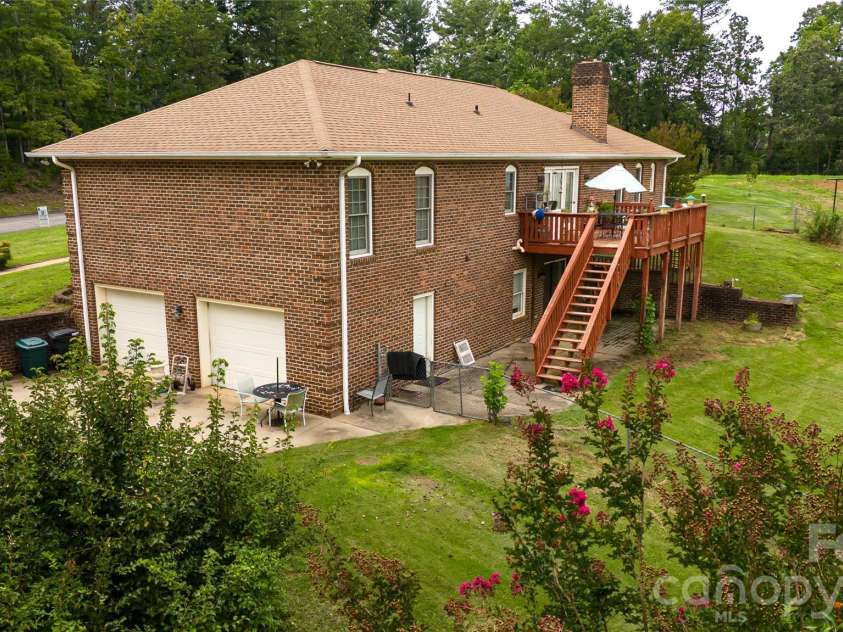 100 Oakridge Drive, Morganton, NC 28655.  MLS# CAR4406436, YatesRealty ID 41182. 