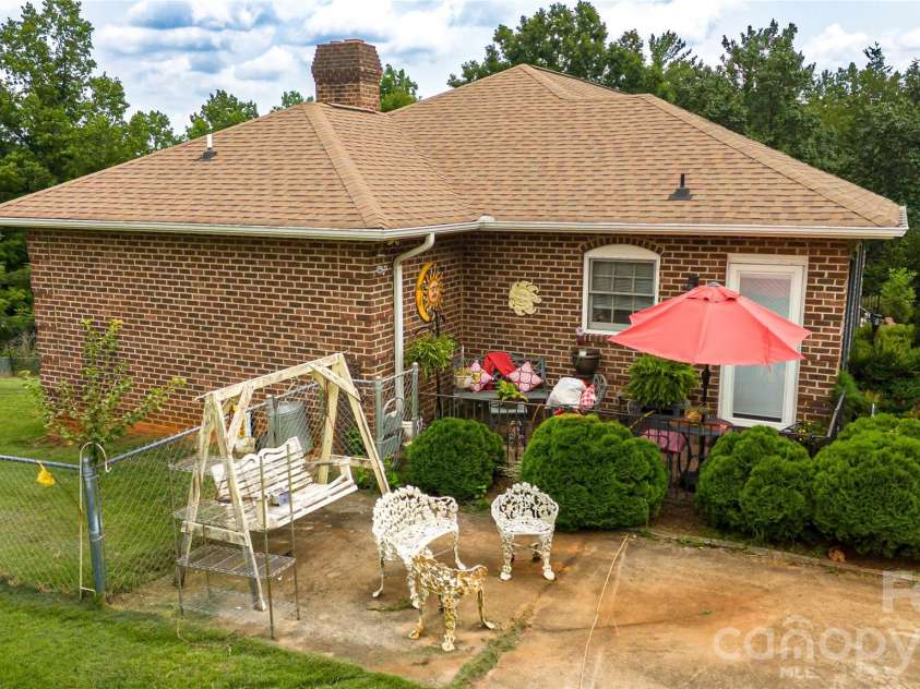 100 Oakridge Drive, Morganton, NC 28655.  MLS# CAR4406436, YatesRealty ID 41182. 