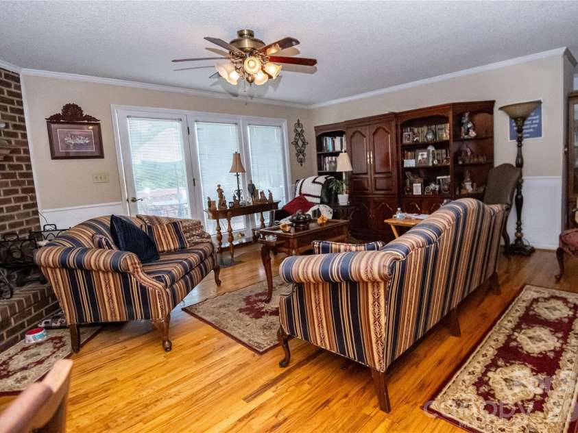 100 Oakridge Drive, Morganton, NC 28655.  MLS# CAR4406436, YatesRealty ID 41182. 
