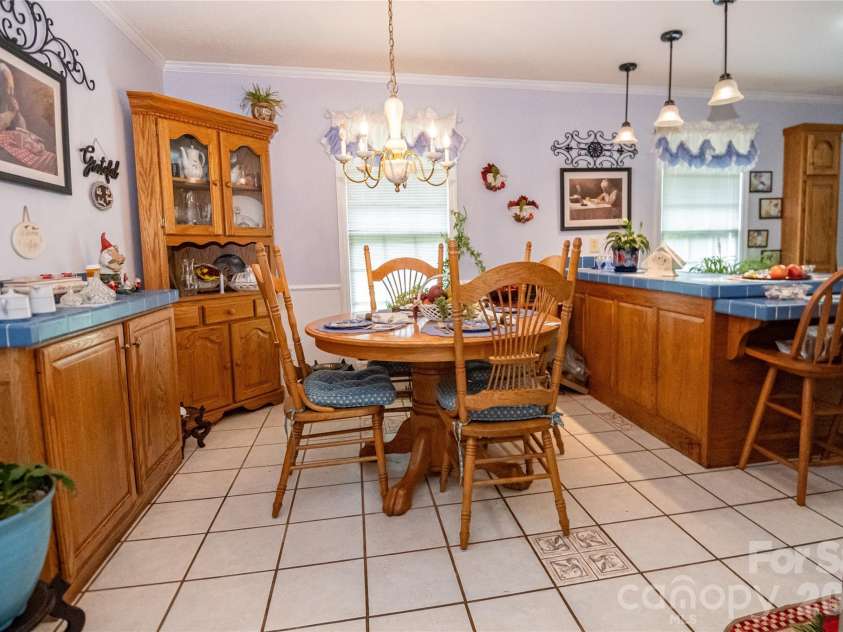100 Oakridge Drive, Morganton, NC 28655.  MLS# CAR4406436, YatesRealty ID 41182. 