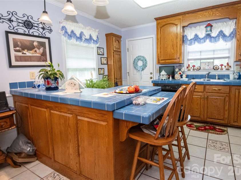 100 Oakridge Drive, Morganton, NC 28655.  MLS# CAR4406436, YatesRealty ID 41182. 