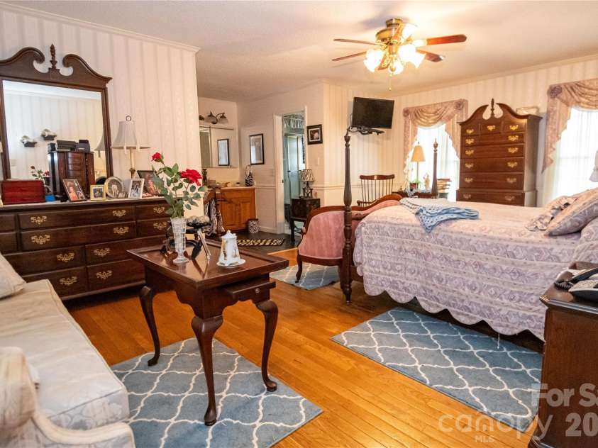 100 Oakridge Drive, Morganton, NC 28655.  MLS# CAR4406436, YatesRealty ID 41182. 