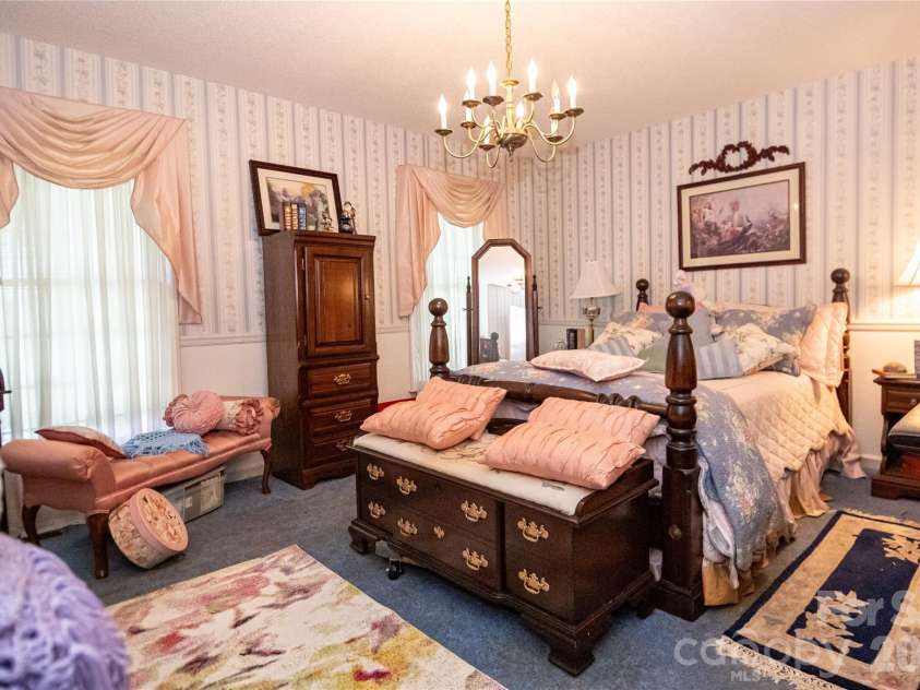 100 Oakridge Drive, Morganton, NC 28655.  MLS# CAR4406436, YatesRealty ID 41182. 