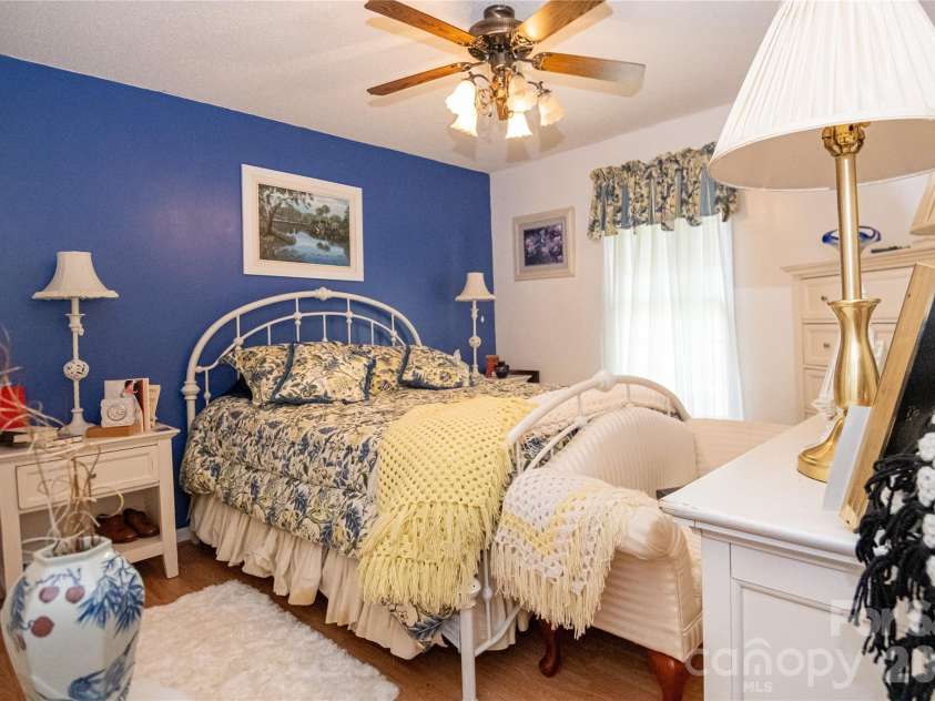 100 Oakridge Drive, Morganton, NC 28655.  MLS# CAR4406436, YatesRealty ID 41182. 