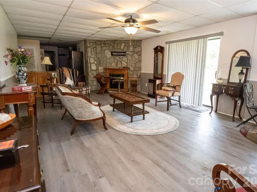 100 Oakridge Drive, Morganton, NC 28655.  MLS# CAR4406436, YatesRealty ID 41182. 