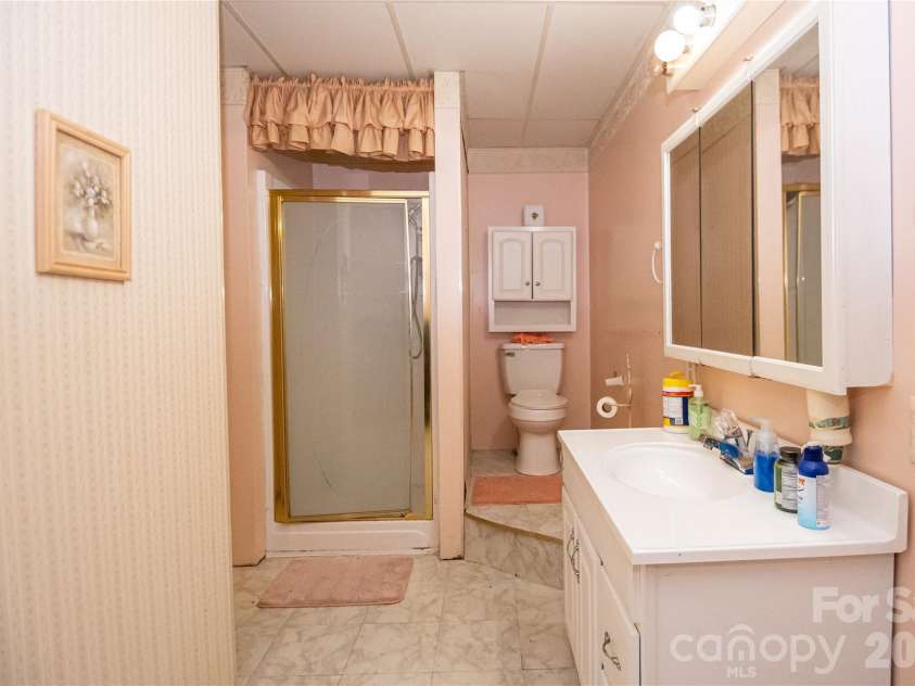100 Oakridge Drive, Morganton, NC 28655.  MLS# CAR4406436, YatesRealty ID 41182. 