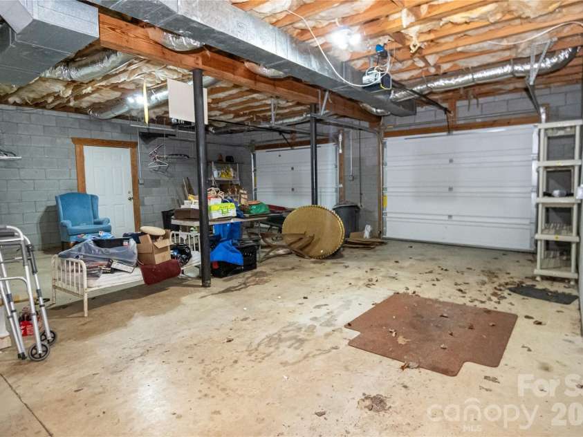 100 Oakridge Drive, Morganton, NC 28655.  MLS# CAR4406436, YatesRealty ID 41182. 
