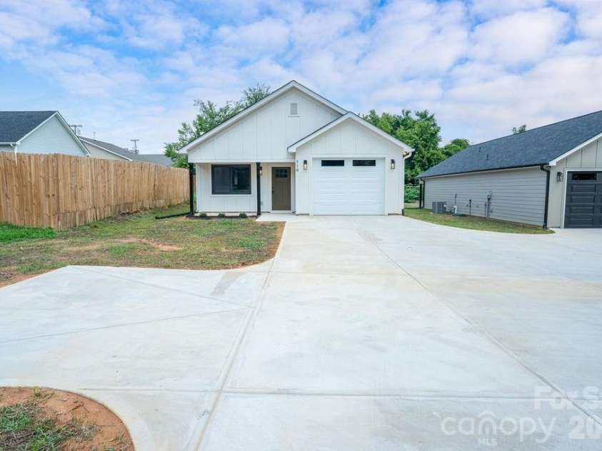 510 Second Avenue, Gastonia, NC 28054.  MLS# CAR4409848, YatesRealty ID 41188. 