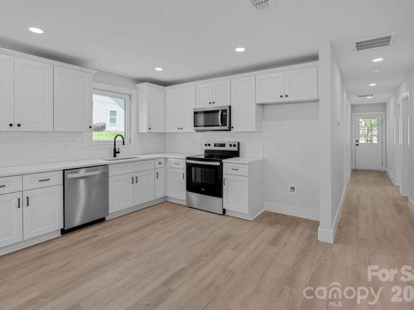 510 Second Avenue, Gastonia, NC 28054.  MLS# CAR4409848, YatesRealty ID 41188. 