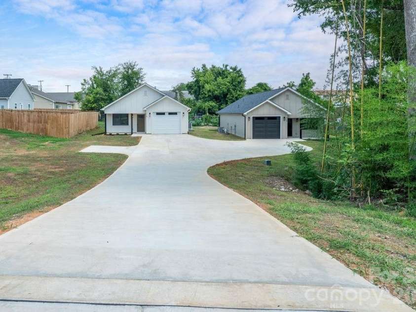 510 Second Avenue, Gastonia, NC 28054.  MLS# CAR4409848, YatesRealty ID 41188. 