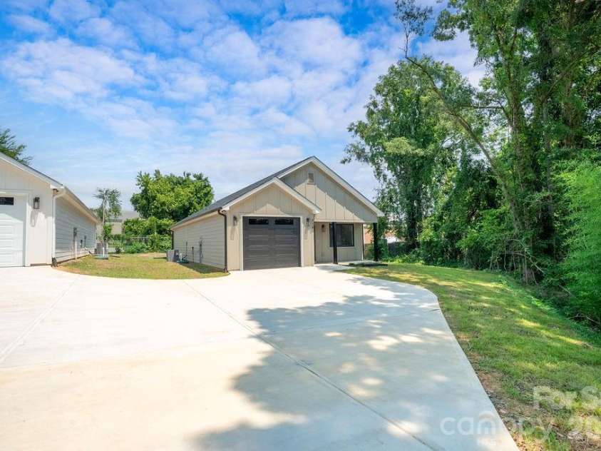 520 Second Avenue, Gastonia, NC 28054.  MLS# CAR4409852, YatesRealty ID 41189. 