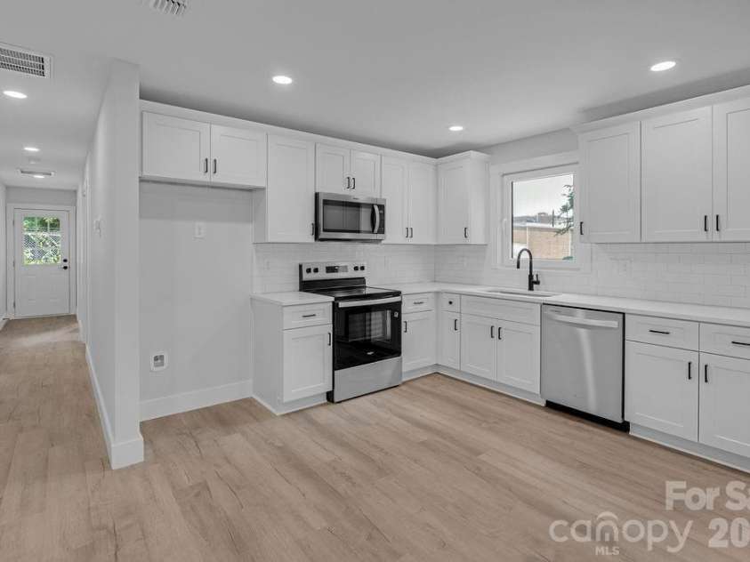 520 Second Avenue, Gastonia, NC 28054.  MLS# CAR4409852, YatesRealty ID 41189. 