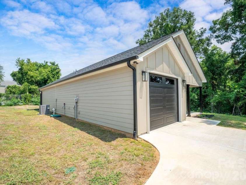 520 Second Avenue, Gastonia, NC 28054.  MLS# CAR4409852, YatesRealty ID 41189. 