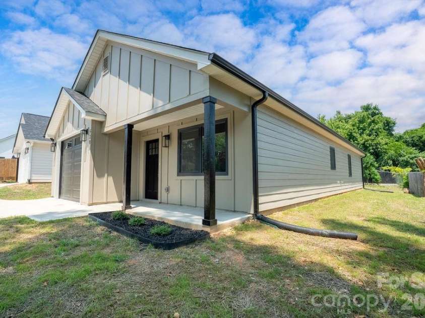 520 Second Avenue, Gastonia, NC 28054.  MLS# CAR4409852, YatesRealty ID 41189. 