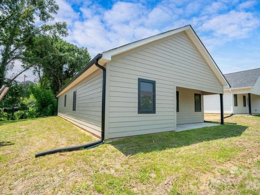 520 Second Avenue, Gastonia, NC 28054.  MLS# CAR4409852, YatesRealty ID 41189. 