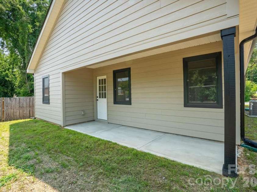 520 Second Avenue, Gastonia, NC 28054.  MLS# CAR4409852, YatesRealty ID 41189. 