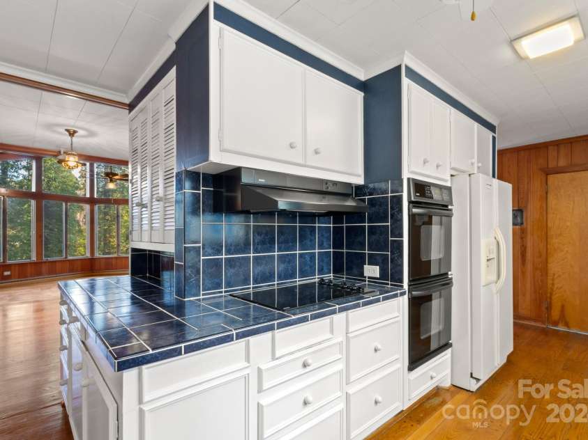 702 Forest Hill Drive, Shelby, NC 28150.  MLS# CAR4185280, YatesRealty ID 4119. Double ovens, range and refrigerator are all together to offer a smooth flow when cooking.