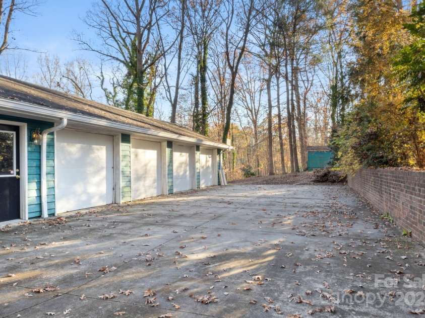 702 Forest Hill Drive, Shelby, NC 28150.  MLS# CAR4185280, YatesRealty ID 4119. FOUR CAR GARAGE...