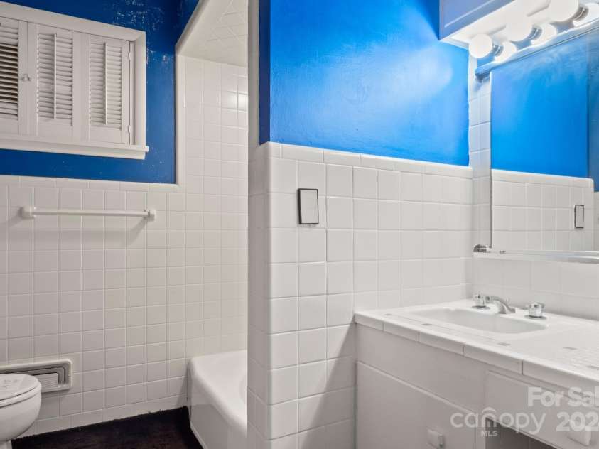 702 Forest Hill Drive, Shelby, NC 28150.  MLS# CAR4185280, YatesRealty ID 4119. One of the full baths on the main floor