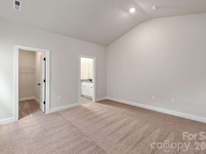 8122 Cravat Court, Charlotte, NC 28215.  MLS# CAR4409920, YatesRealty ID 41193. 