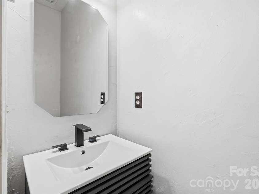 13316 Emerald Branch Lane, Charlotte, NC 28273.  MLS# CAR4409494, YatesRealty ID 41194. 