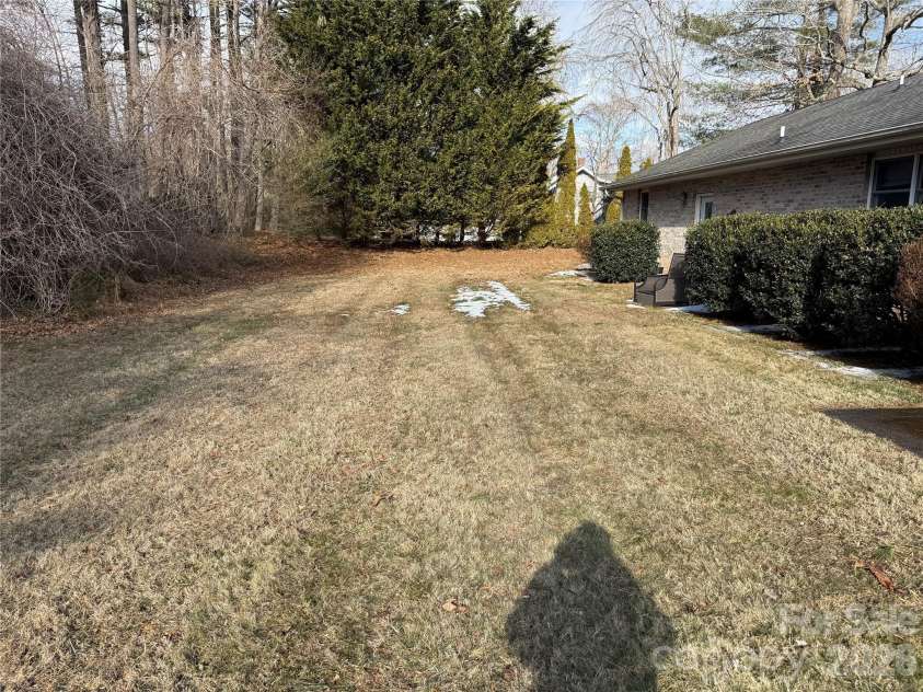 207 Daniel Drive, Hendersonville, NC 28739.  MLS# CAR4343293, YatesRealty ID 4120. 