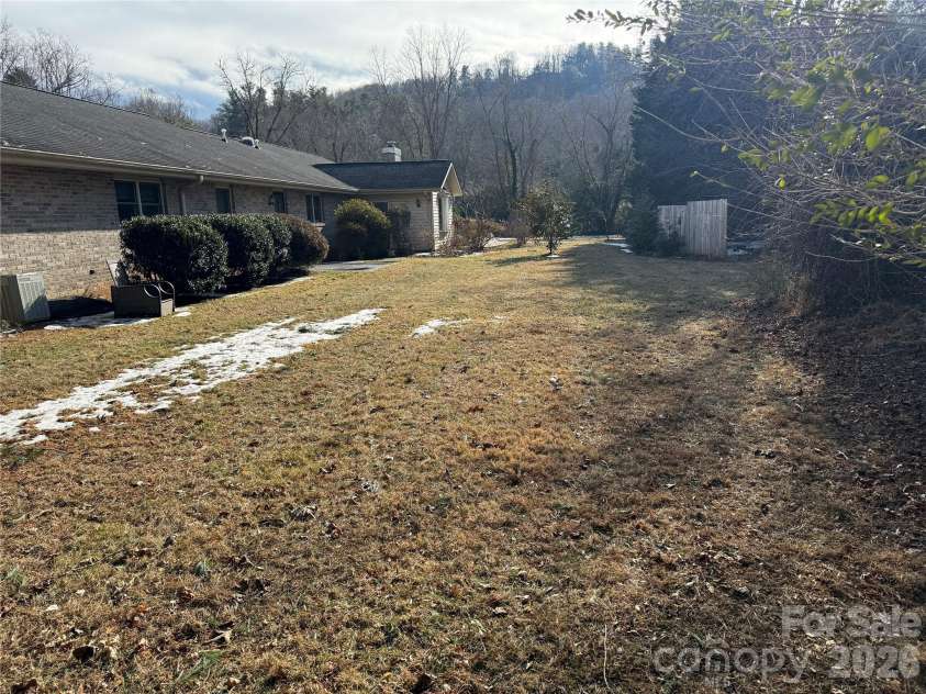 207 Daniel Drive, Hendersonville, NC 28739.  MLS# CAR4343293, YatesRealty ID 4120. 