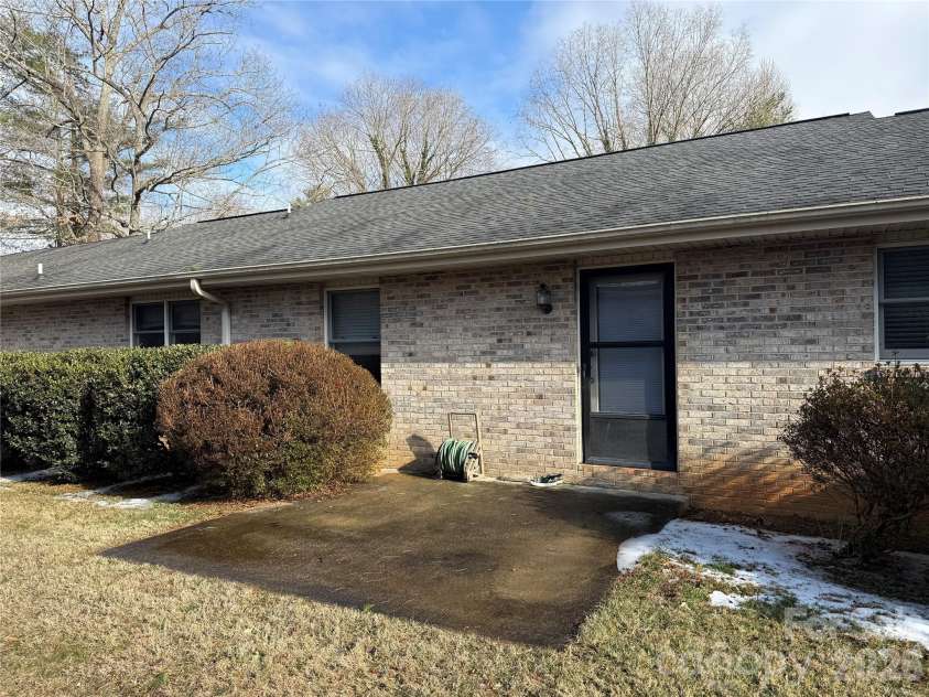 207 Daniel Drive, Hendersonville, NC 28739.  MLS# CAR4343293, YatesRealty ID 4120. 