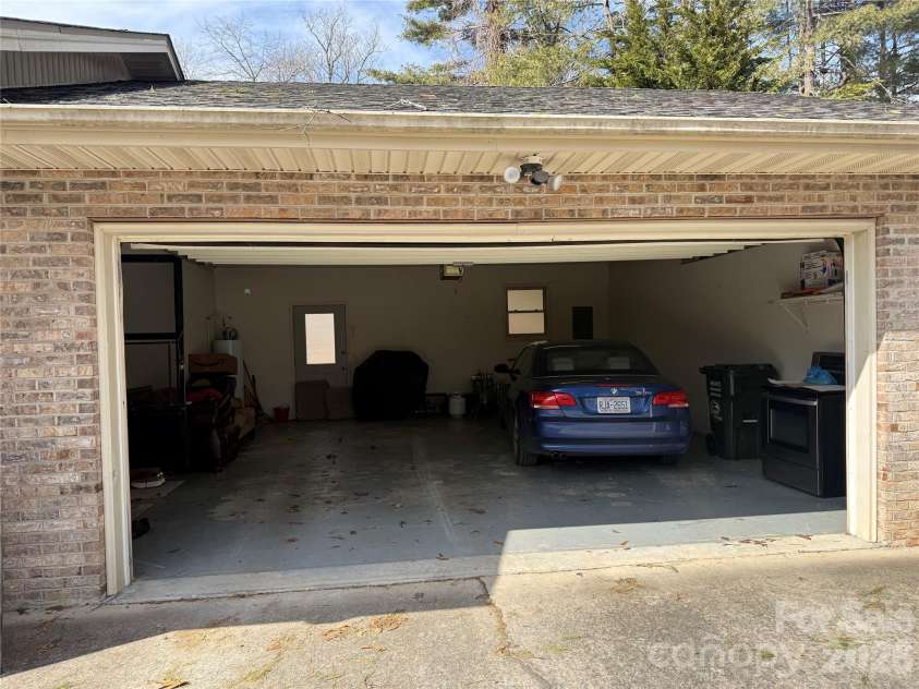 207 Daniel Drive, Hendersonville, NC 28739.  MLS# CAR4343293, YatesRealty ID 4120. 