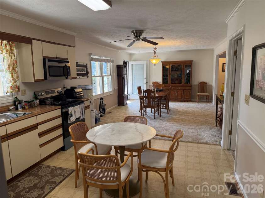 207 Daniel Drive, Hendersonville, NC 28739.  MLS# CAR4343293, YatesRealty ID 4120. 