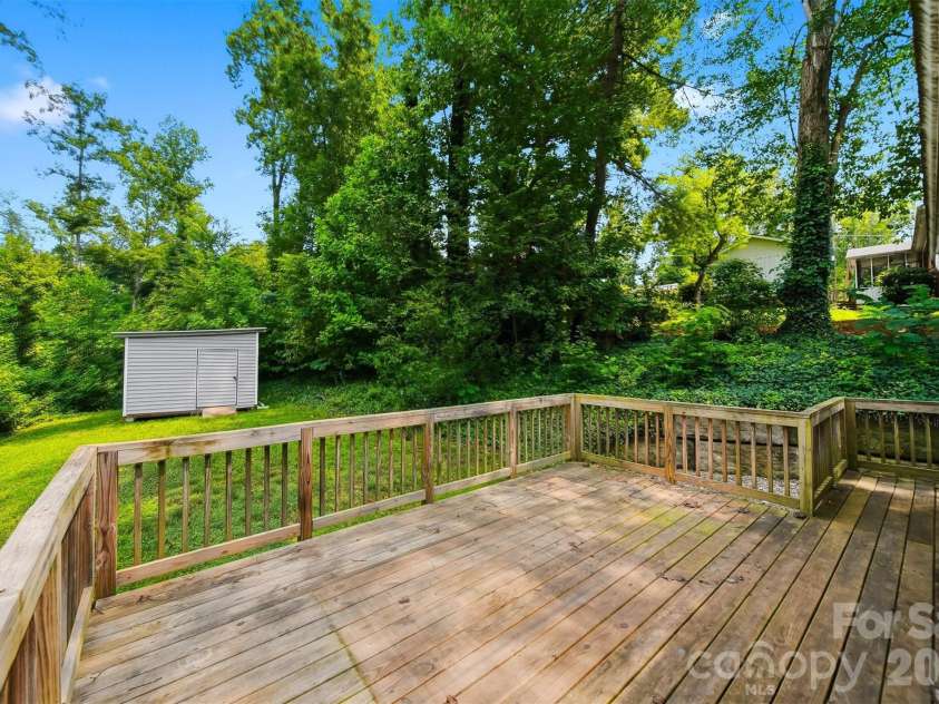 117 Falls Street, Morganton, NC 28655.  MLS# CAR4409147, YatesRealty ID 41201. 