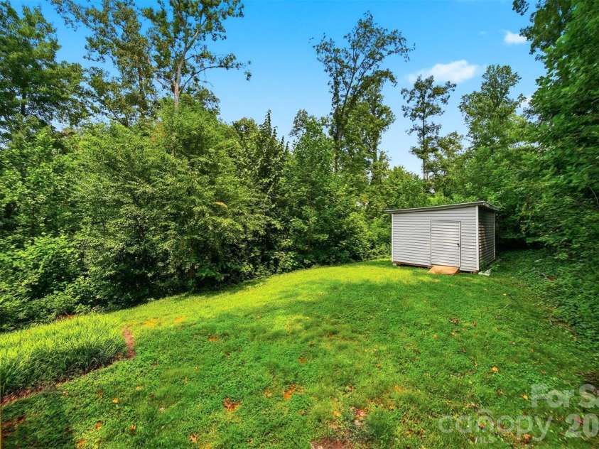 117 Falls Street, Morganton, NC 28655.  MLS# CAR4409147, YatesRealty ID 41201. 